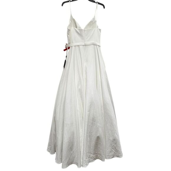 Ieena for Mac Duggal White Classic A-Line V-Neck Ballgown - Size 8 - NWT - Picture 6 of 6